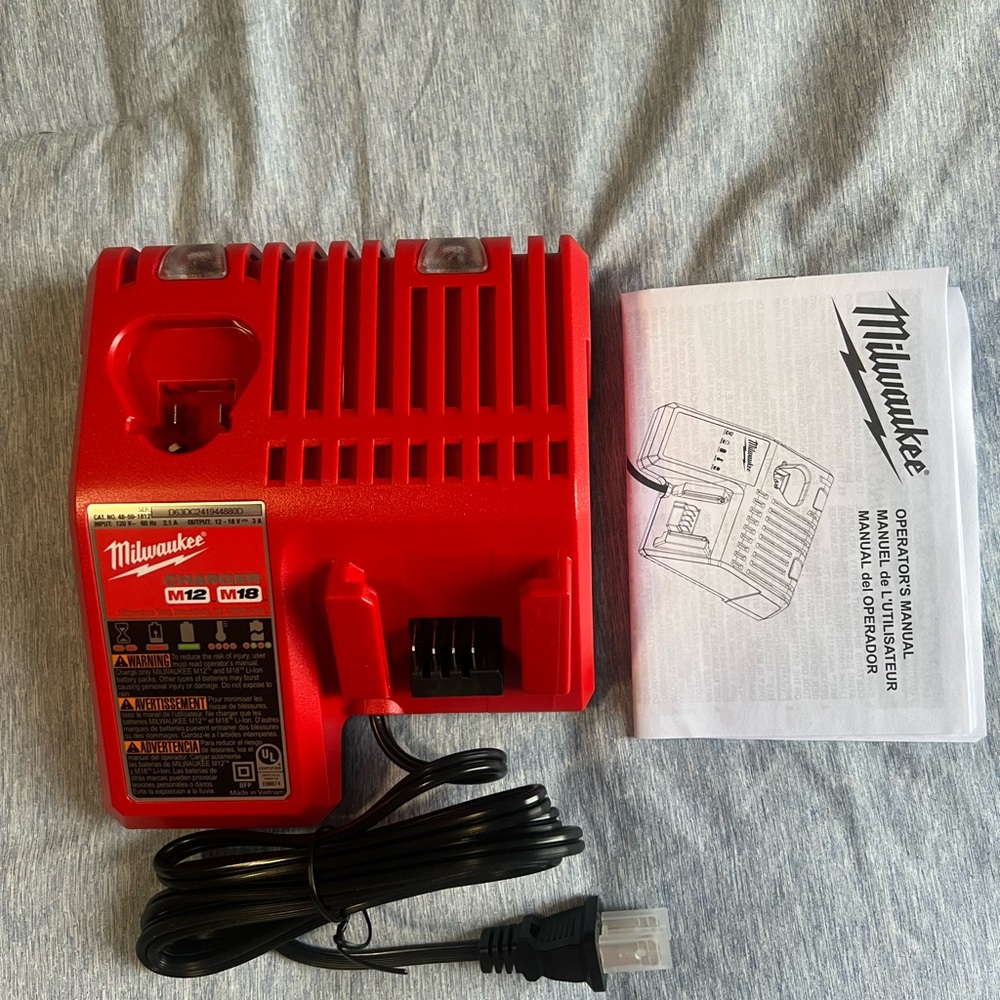 Milwaukee M18/M13 battery charger NEW